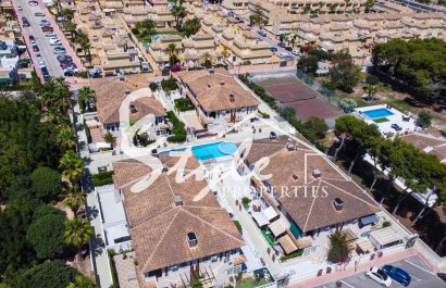 Bungalow en venta en Las Barcas, Punta Prima, Orihuela Costa. ID2539