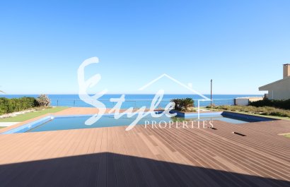 For sale frontline house with pool in Cabo Roig, Costa Blanca, Spain. ID1281