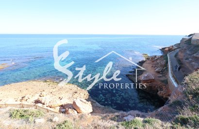 For sale frontline house with pool in Cabo Roig, Costa Blanca, Spain. ID1281