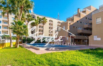 Se vende apartamento de 2 dormitorios cerca del mar en Punta Prima, Costa Blanca, España. ID2797