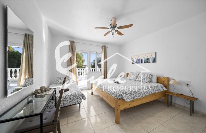 Resale - Villa - Orihuela-Costa - La Zenia