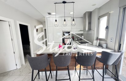 Resale - Villa - Villamartin, Orihuela Costa - Villamartin