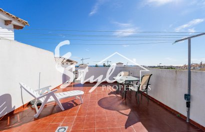 For sale top floor apartment with sea views and parking in La Ciñuelica R14, Punta Prima, Costa Blanca. ID2460