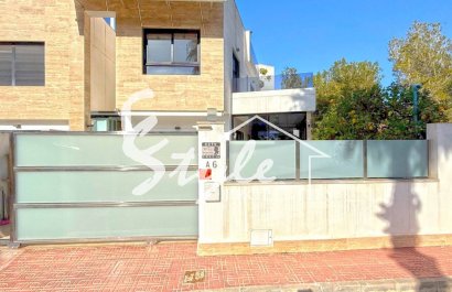 Resale - Villa - Orihuela-Costa - Villamartin