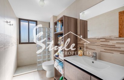 Resale - Apartamento - Arenales del Sol - Segunda linea playa