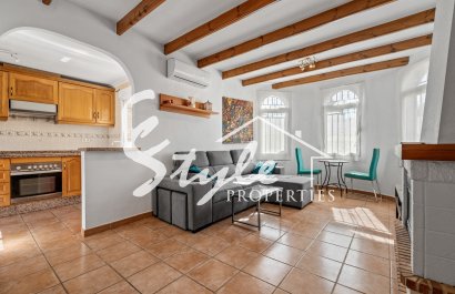 Resale - Villa - Villamartin, Orihuela Costa - Castillo de Don Juan