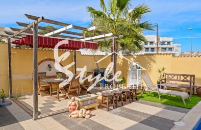 Resale - Villa - Villamartin, Orihuela Costa - Castillo de Don Juan