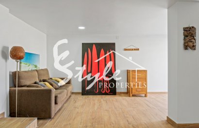 Resale - Villa - Villamartin, Orihuela Costa - Castillo de Don Juan