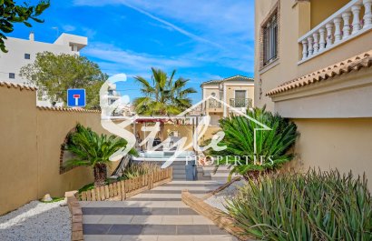 Resale - Villa - Villamartin, Orihuela Costa - Castillo de Don Juan