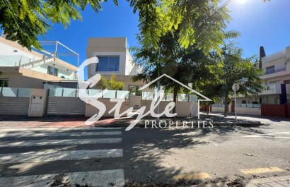 For sale modern villa near the beach in Mil Palmeras ,  Pilar de la Horadada, Torre de la Horadada, Costa Blanca. ID 2743