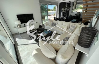 Resale - Villa - Mil Palmeras