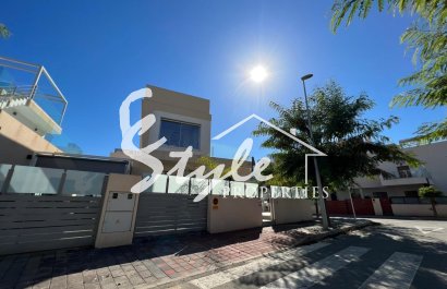 Resale - Villa - Mil Palmeras