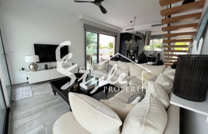 Resale - Villa - Mil Palmeras