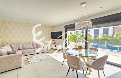 Se vende elegante y confortable villa con piscina privada en una zona tranquila de Ciudad Quesada, Costa Blanca, España. ID2328