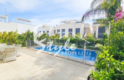 Se vende elegante y confortable villa con piscina privada en una zona tranquila de Ciudad Quesada, Costa Blanca, España. ID2328