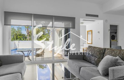 Resale - Villa - Mil Palmeras