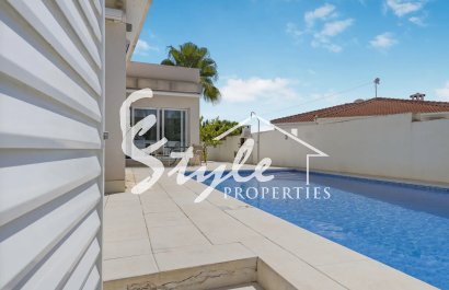 Resale - Villa - Mil Palmeras