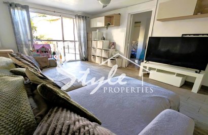 Villa de 4 dormitorios con vistas al mar en venta en La Zenia, Costa Blanca, España. ID2329