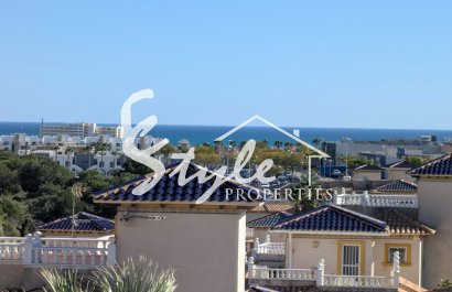 Villa de 4 dormitorios con vistas al mar en venta en La Zenia, Costa Blanca, España. ID2329