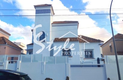 Detached villa with 4 bedrooms and private pool for sale in Villamartin, Costa Blanca, Spain. ID2331