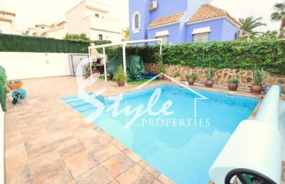 Resale - Villa - Orihuela-Costa - Villamartin
