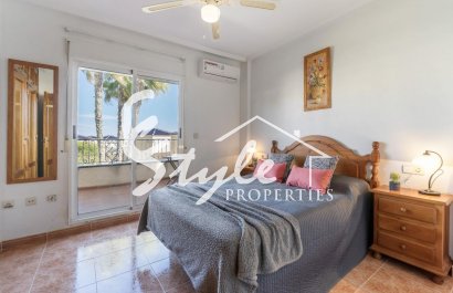 В продаже таунхаус 3 спальни с видом на море в Пунта Прима, Лос Альтос, Ориуэла Коста, Коста Бланка. ID2338