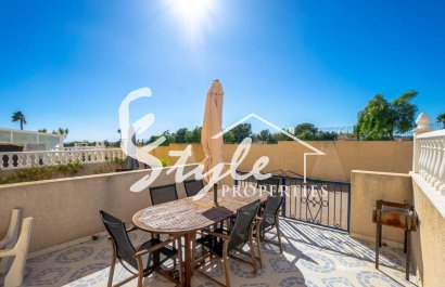 В продаже таунхаус 3 спальни с видом на море в Пунта Прима, Лос Альтос, Ориуэла Коста, Коста Бланка. ID2338