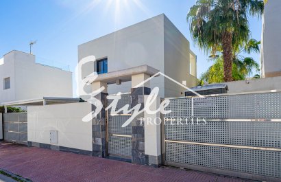Se vende elegante y confortable villa con piscina privada en una zona tranquila de Ciudad Quesada, Costa Blanca, España. ID2328