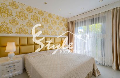 Se vende elegante y confortable villa con piscina privada en una zona tranquila de Ciudad Quesada, Costa Blanca, España. ID2328