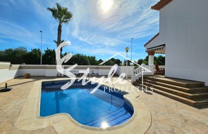 Resale - Villa - Campoamor