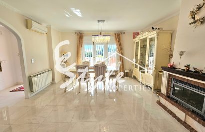 Resale - Villa - Campoamor