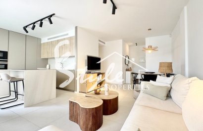 Corner Townhouse in La Veleta – Fully Renovated, 200m from the Sea (Torrevieja). ID2783