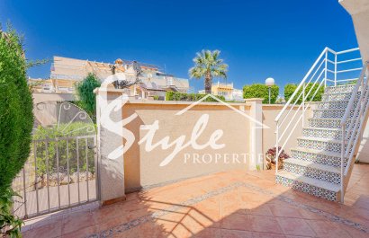 For sale beautiful quad in a gated community with pool in Los Altos, Torrevieja, Costa Blanca. ID2425