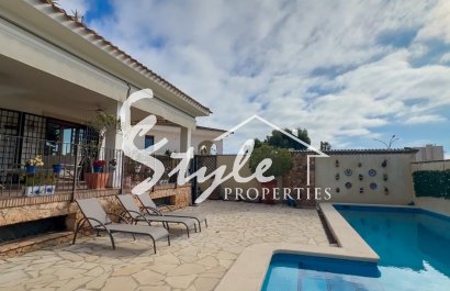 Resale - Villa - Campoamor