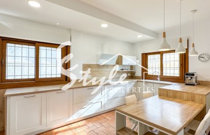 Resale - Villa - Campoamor