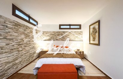 Resale - Villa - Campoamor