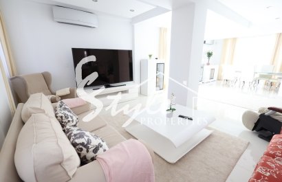 Villa with pool just steps from the sea for sale in Cabo Roig, Costa Blanca, Spain. ID2353