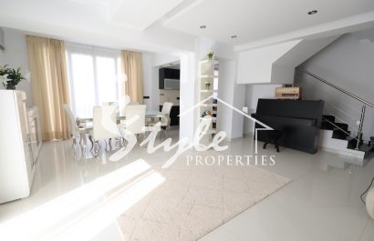 Resale - Villa - Cabo Roig