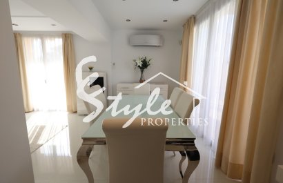 Resale - Villa - Cabo Roig