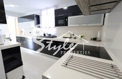 Resale - Villa - Cabo Roig