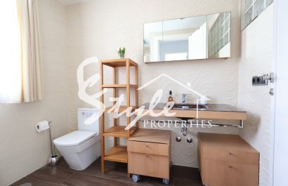 Resale - Villa - Cabo Roig