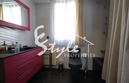 Resale - Villa - Cabo Roig