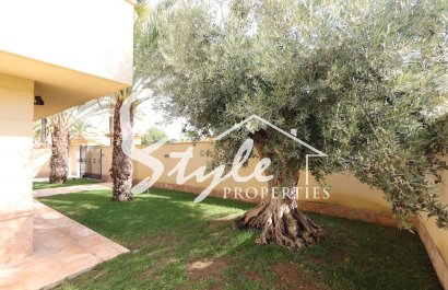 Villa with pool just steps from the sea for sale in Cabo Roig, Costa Blanca, Spain. ID2353