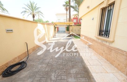 Resale - Villa - Cabo Roig