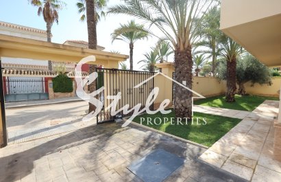 Villa with pool just steps from the sea for sale in Cabo Roig, Costa Blanca, Spain. ID2353