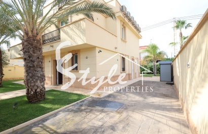 Resale - Villa - Cabo Roig