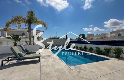 Resale - Villa - Villamartin, Orihuela Costa - Villamartin