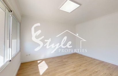 Resale - Apartamento - Villamartin, Orihuela Costa