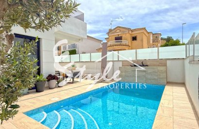 Resale - Villa - Orihuela-Costa - Villamartin