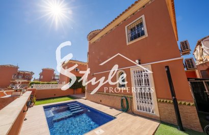 Resale - Villa - Playa Flamenca - Sportcentre